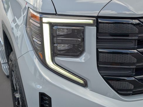 Used 2024 GMC Sierra 1500 Elevation w/ Elevation Premium Package AWD/4WD image 4