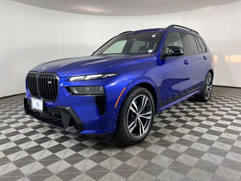 Used 2025 BMW X7 M60i w/ Climate Comfort Package image 13