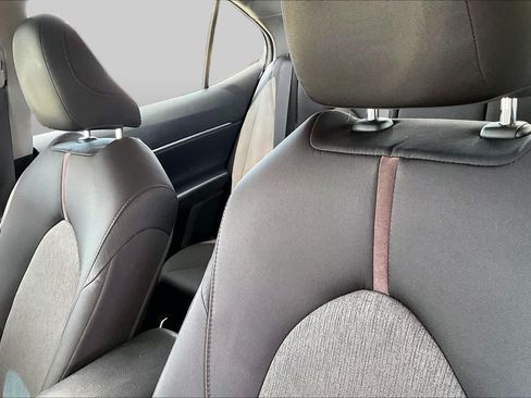 Used 2019 Toyota Camry LE FWD image 8
