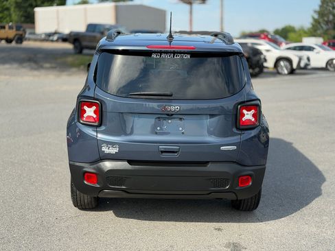 Used 2022 Jeep Renegade Latitude AWD/4WD image 6