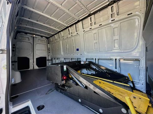 Used 2025 Mercedes-Benz Sprinter 2500 image 25