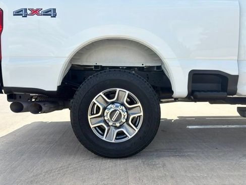 Used 2025 Ford F250 Lariat AWD/4WD image 9