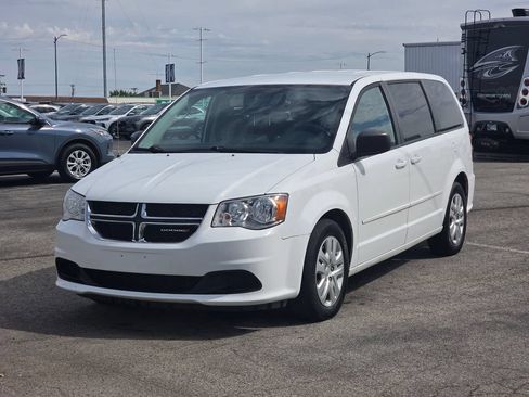 Used 2016 Dodge Grand Caravan SE w/ Quick Order Package 29E SE FWD image 3