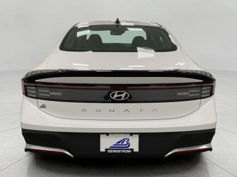 New 2026 Hyundai Sonata SE FWD image 4