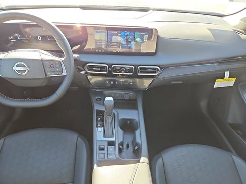 New 2026 Nissan Sentra SR w/ SR Premium Package FWD image 23