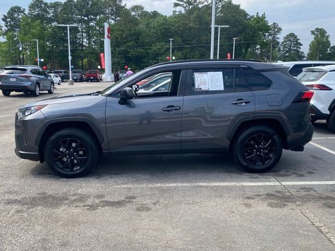 Used 2021 Toyota RAV4 LE FWD image 4