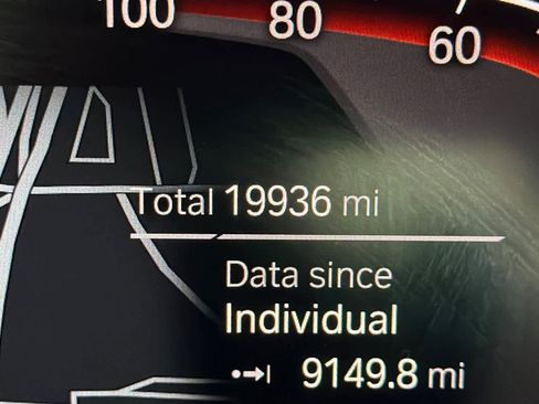 Used 2023 BMW 540i w/ Convenience Package image 25