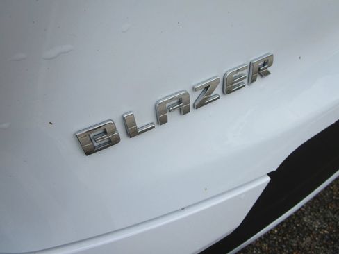 Used 2024 Chevrolet Blazer LT w/ Convenience Package FWD image 12