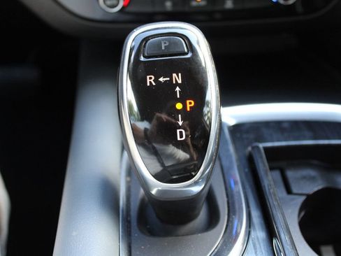Used 2019 Buick Enclave Essence FWD image 19