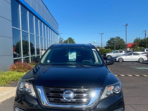 Used 2018 Nissan Pathfinder S image 2