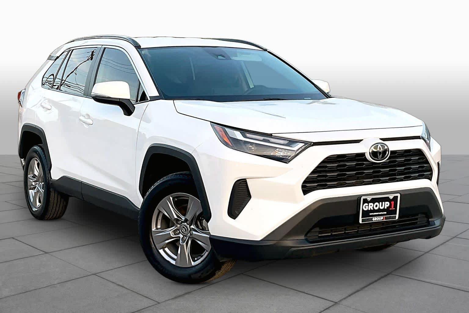 Used 2025 Toyota RAV4 XLE FWD image 3