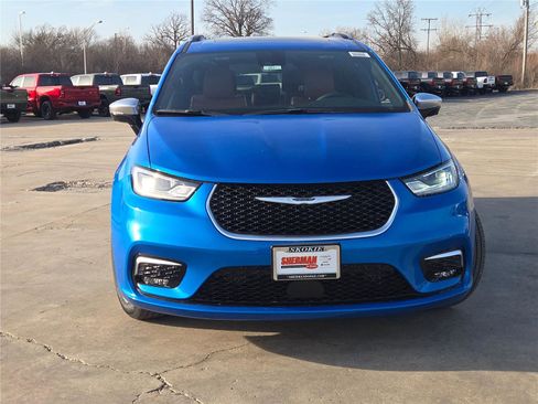 New 2026 Chrysler Pacifica Pinnacle image 4