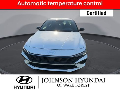 Certified 2025 Hyundai Elantra SEL image 3
