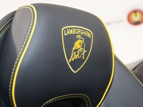 Used 2023 Lamborghini Huracan EVO image 17