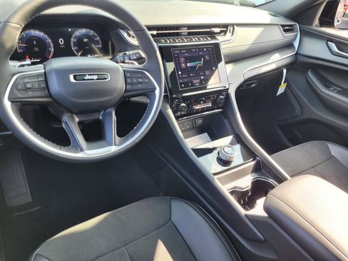 New 2025 Jeep Grand Cherokee L Altitude image 6