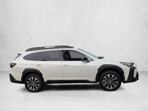 Used 2023 Subaru Outback Limited image 4