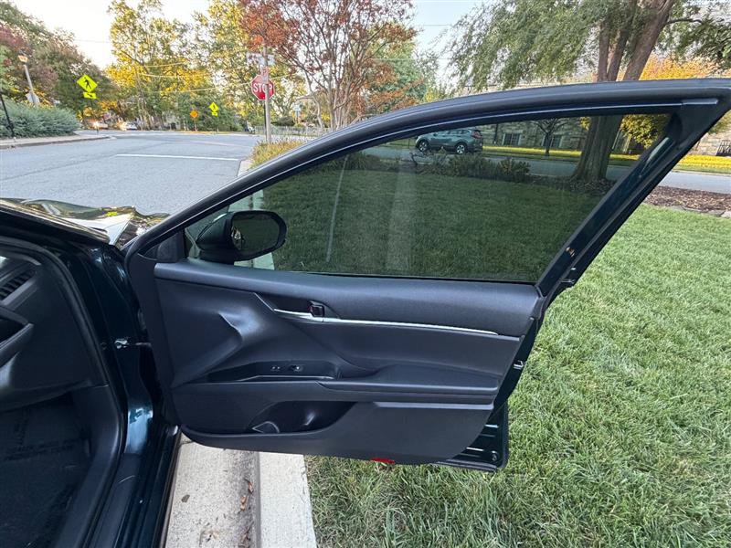 Used 2020 Toyota Camry SE FWD image 24