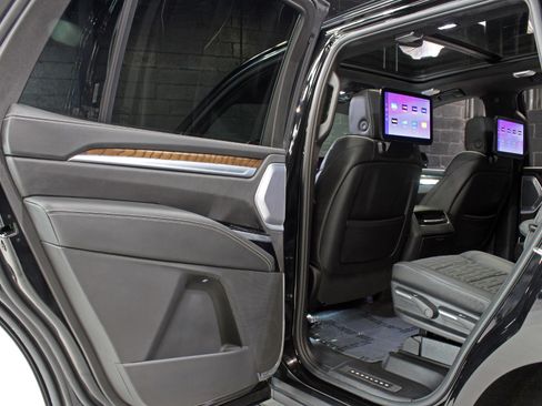 Used 2025 Cadillac Escalade Sport Platinum image 34