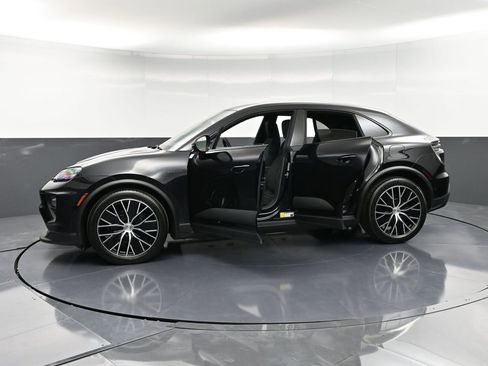 Certified 2025 Porsche Macan 4 Electric AWD/4WD image 37