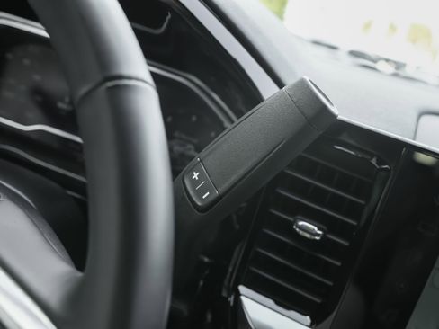 Used 2025 Chevrolet Silverado 2500 LT w/ Convenience Package image 18