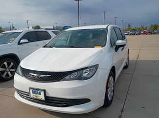 Used 2018 Chrysler Pacifica L image 1