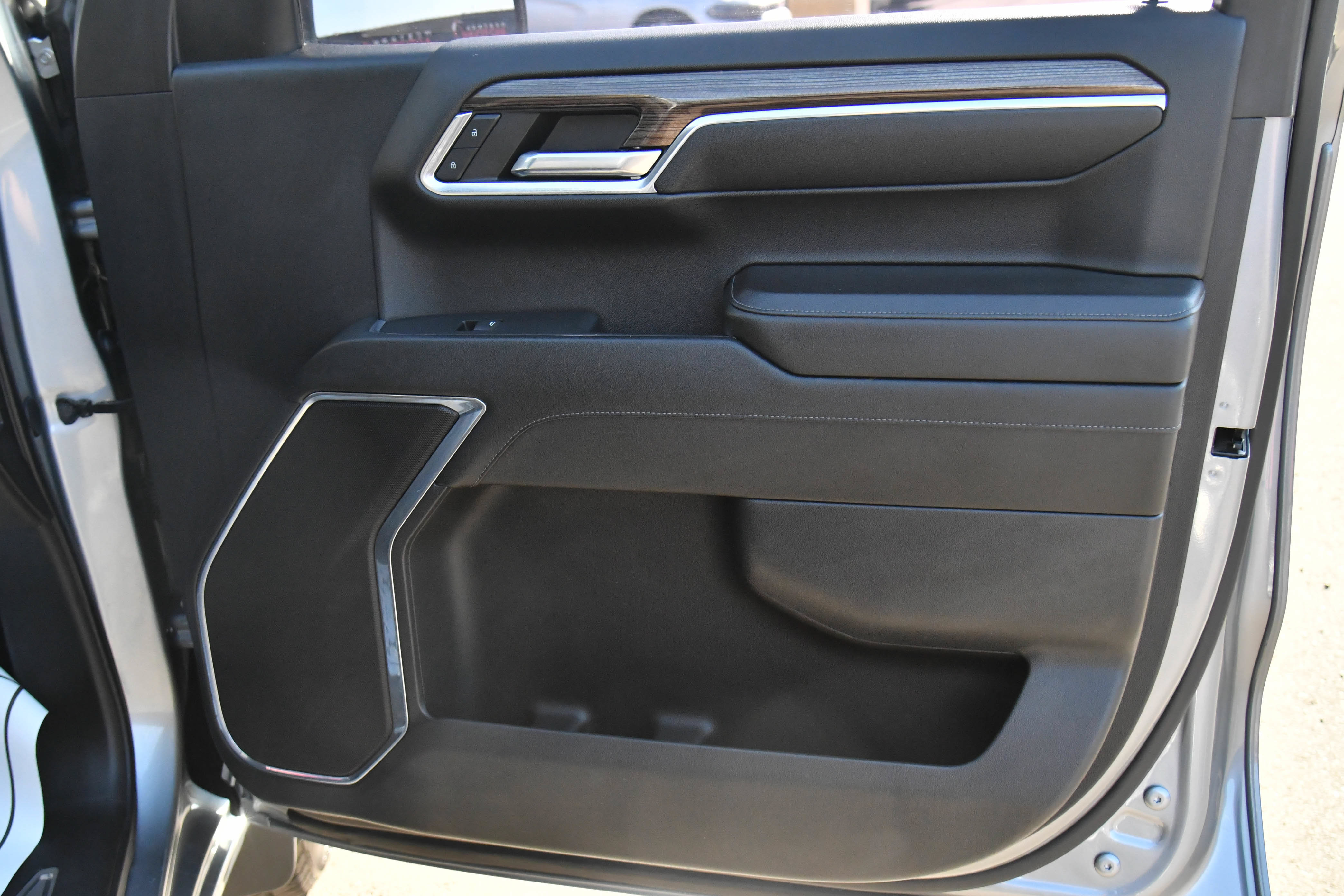 Used 2024 Chevrolet Silverado 1500 LT AWD/4WD image 43