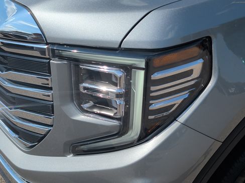 Used 2025 GMC Sierra 1500 SLT AWD/4WD image 16