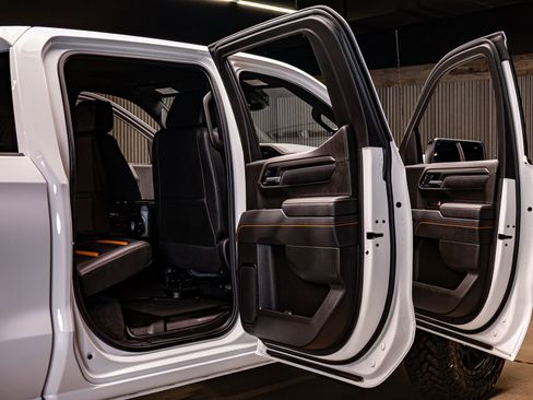 Used 2025 GMC Sierra 1500 AT4 w/ Technology Package image 33