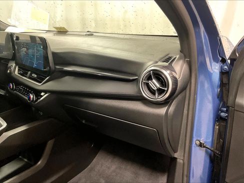 Used 2025 Chevrolet Equinox LT w/ Convenience Package II image 13