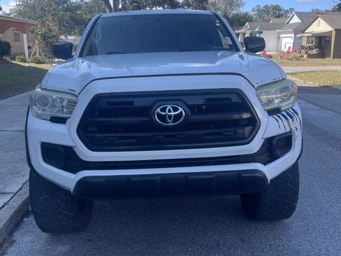 Used 2016 Toyota Tacoma SR image 2