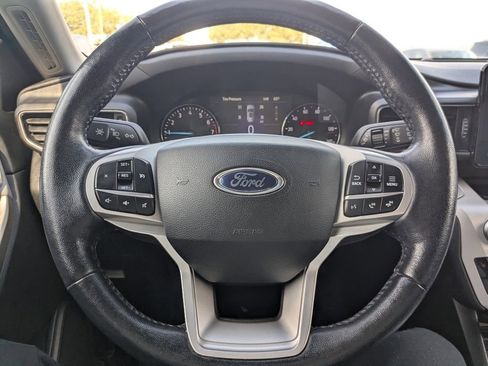 Used 2021 Ford Explorer XLT image 27