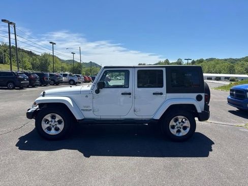 Used 2015 Jeep Wrangler Unlimited Sahara w/ Connectivity Group AWD/4WD image 5