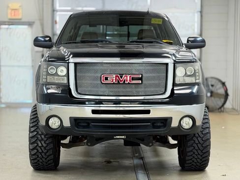 Used 2009 GMC Sierra 2500 SLT w/ SLT Convenience Package AWD/4WD image 2