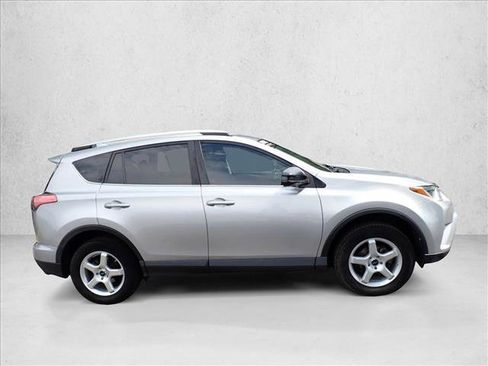 Used 2016 Toyota RAV4 LE FWD image 5