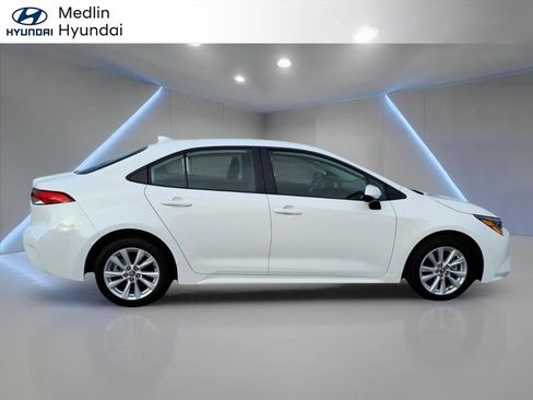 Used 2024 Toyota Corolla LE w/ LE Convenience Package image 2