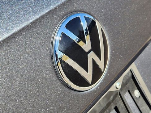 Used 2024 Volkswagen Taos SE image 11