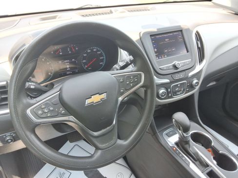 Used 2022 Chevrolet Equinox LS AWD/4WD image 12