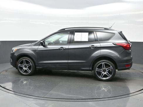 Used 2019 Ford Escape SEL image 3