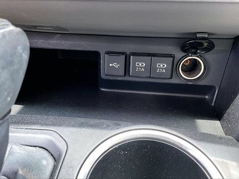 Used 2020 Toyota Highlander XLE FWD image 26