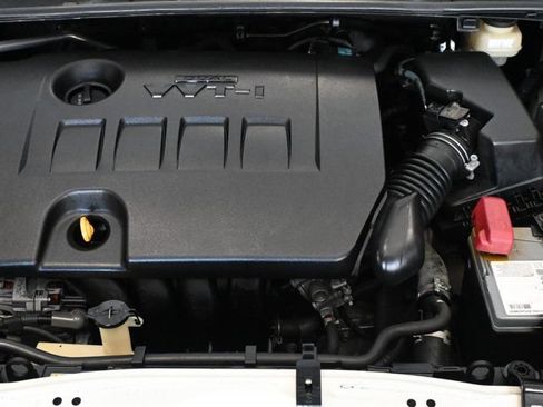 Used 2017 Toyota Corolla LE FWD image 19
