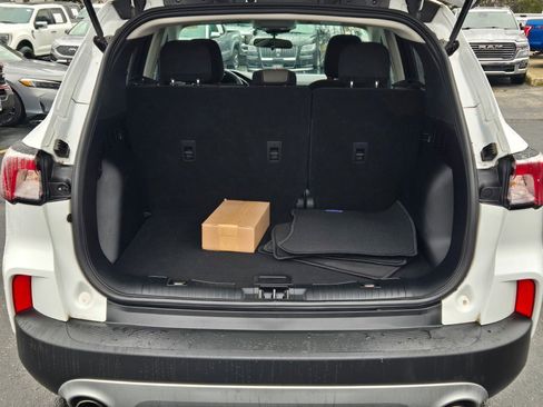Certified 2022 Ford Escape SE w/ Cold Weather Package image 12