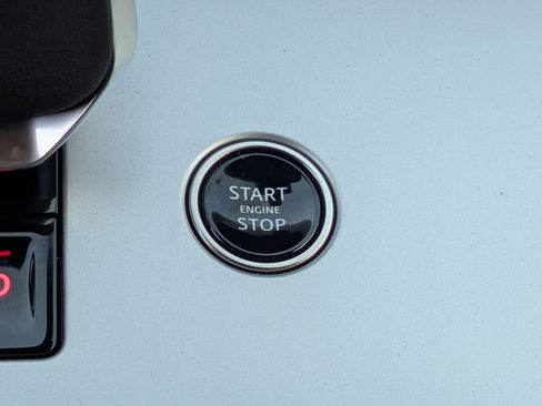 New 2026 Land Rover Range Rover SE image 17