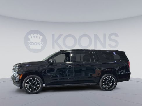 Used 2025 Chevrolet Suburban RST w/ Comfort Package image 7