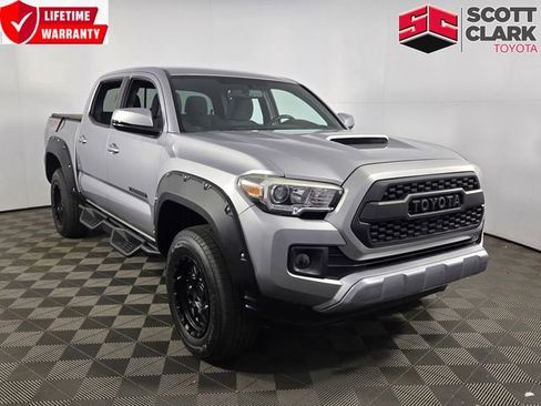 Used 2017 Toyota Tacoma TRD Sport image 1