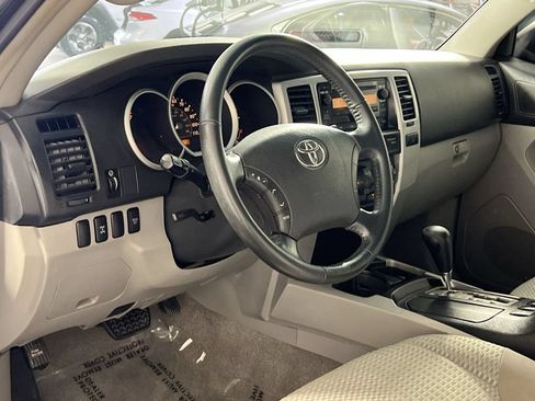 Used 2006 Toyota 4Runner SR5 AWD/4WD image 16