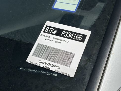 Certified 2025 Toyota Crown Signia AWD/4WD image 15
