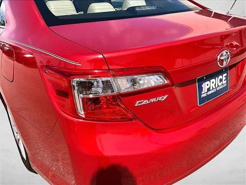 Used 2012 Toyota Camry LE FWD image 28