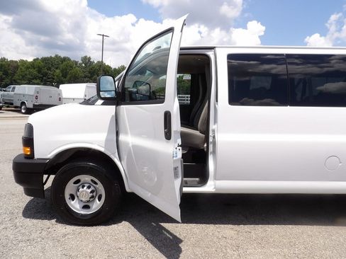 Used 2025 Chevrolet Express 3500 LS RWD image 13