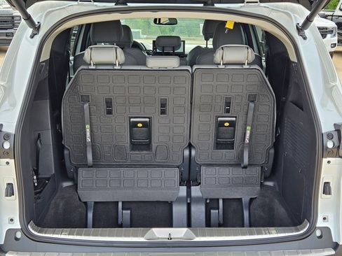 Used 2026 Toyota Sienna XLE FWD image 6