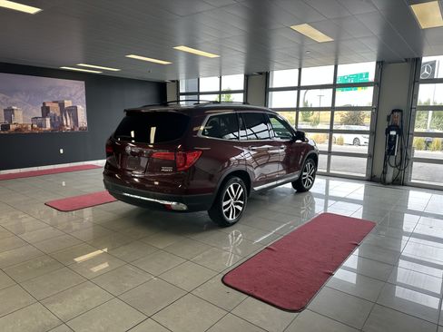 Used 2018 Honda Pilot Touring image 2